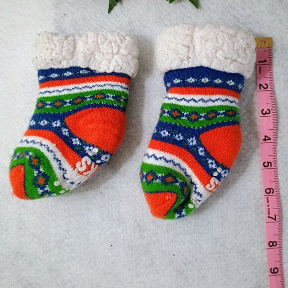VGUC: MUK LUKS Infant Socks 0-6M Multicolor Cozy Fleece, Perfect for Christmas - Picture 3 of 4